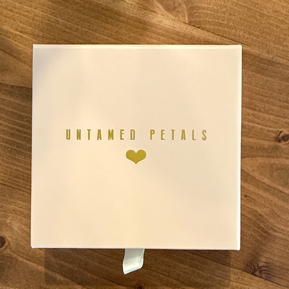 UNTAMED PETALS BY AMANDA JUDGE Gold and Pearl Heart Earrings - Picture 4 of 4